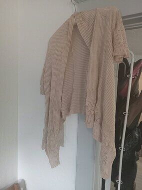 Neutral Eddie Bauer shrug